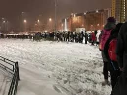 Очередь на маршрутку в Мурино